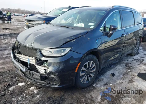 2021 Chrysler Pacifica Hybrid Touring L z USA, uszkodzony, nr VIN 2C4RC1L7XMR594184
